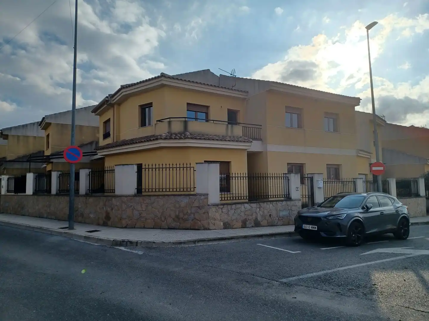 Terraced house for sale in El Pinós / Pinoso