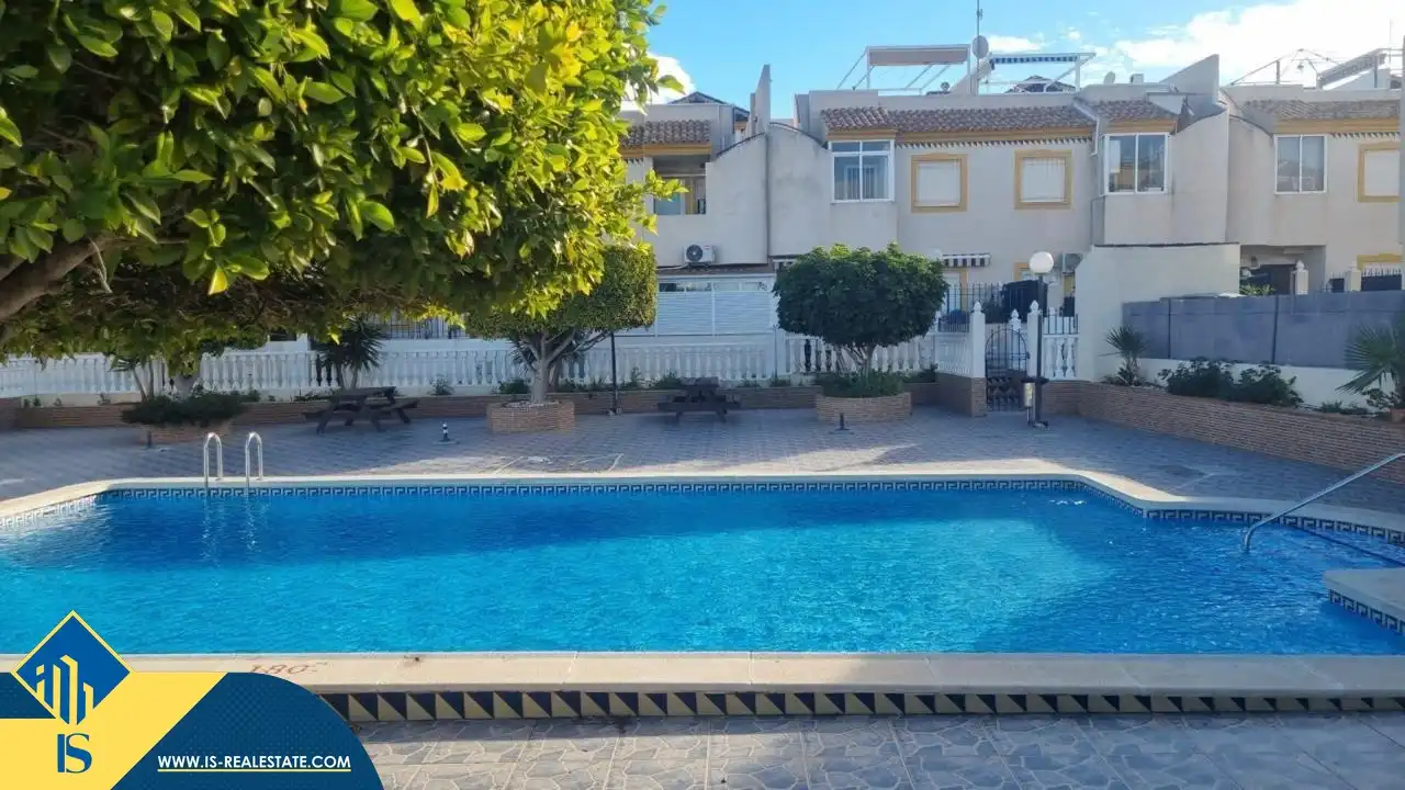 Piscina de Casa o xalet en venda en Torrevieja amb Aire condicionat, Jardí privat i Terrassa