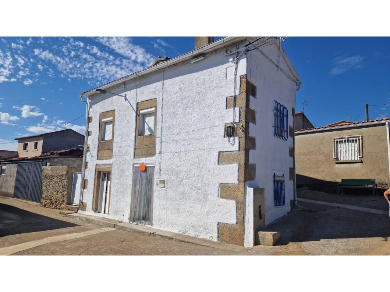 Vista exterior de Casa o xalet en venda en La Bouza  amb Calefacció i Jardí privat