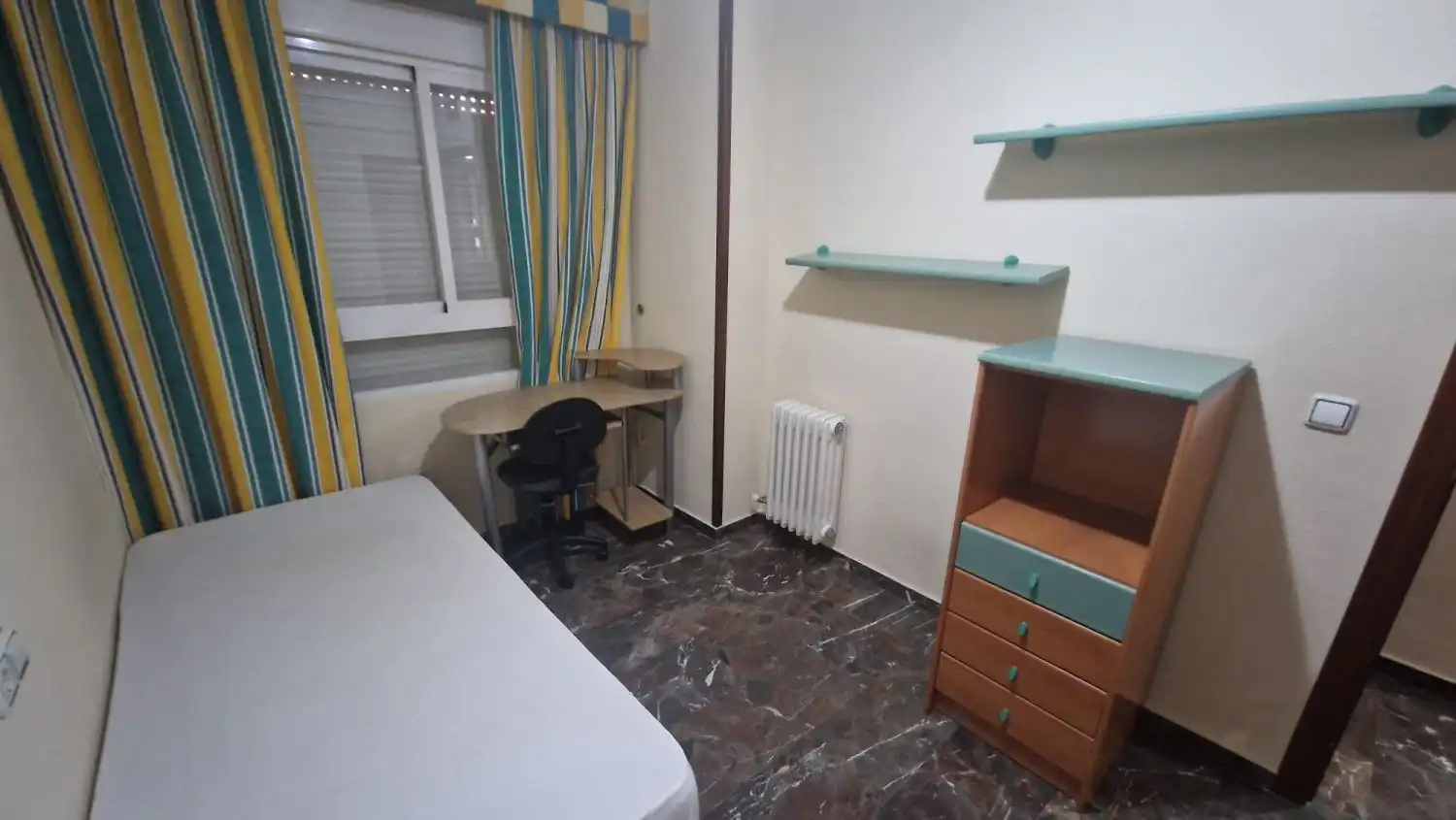 Habitación de Piso en venta en Jaén con Calefacción, Terraza y Balcón