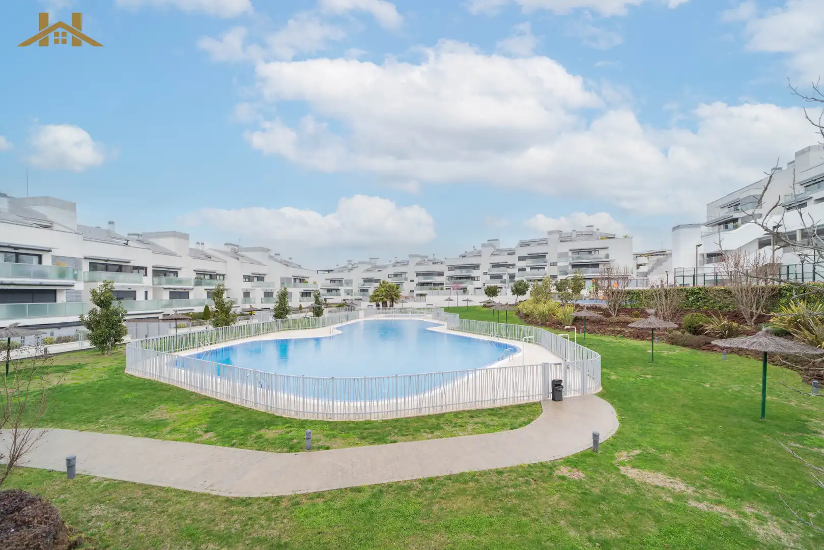 Piscina de Planta baja en venta en Boadilla del Monte con Aire acondicionado, Calefacción y Jardín privado