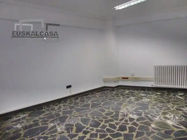 Oficina en venda en Bilbao  amb Calefacció