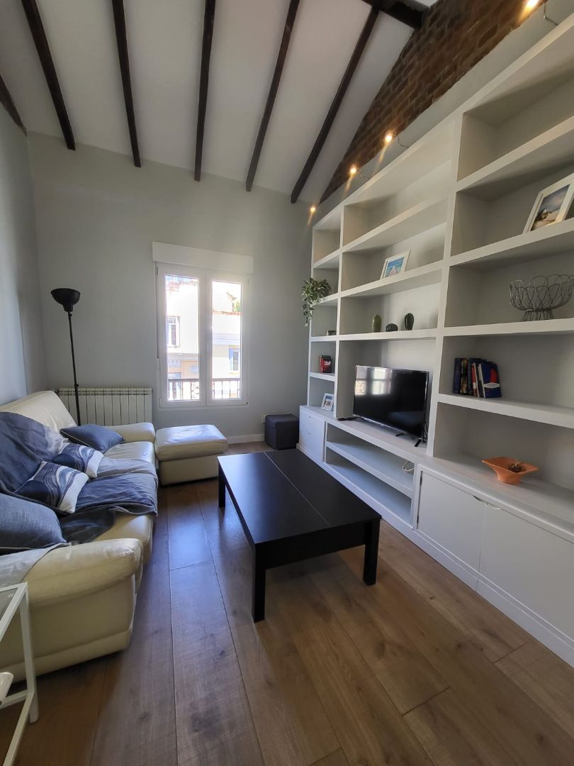 Sala d'estar de Dúplex de lloguer en  Madrid Capital amb Aire condicionat, Calefacció i Parquet