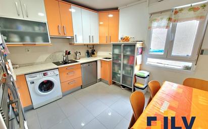 Kitchen of Flat for sale in Santurtzi 