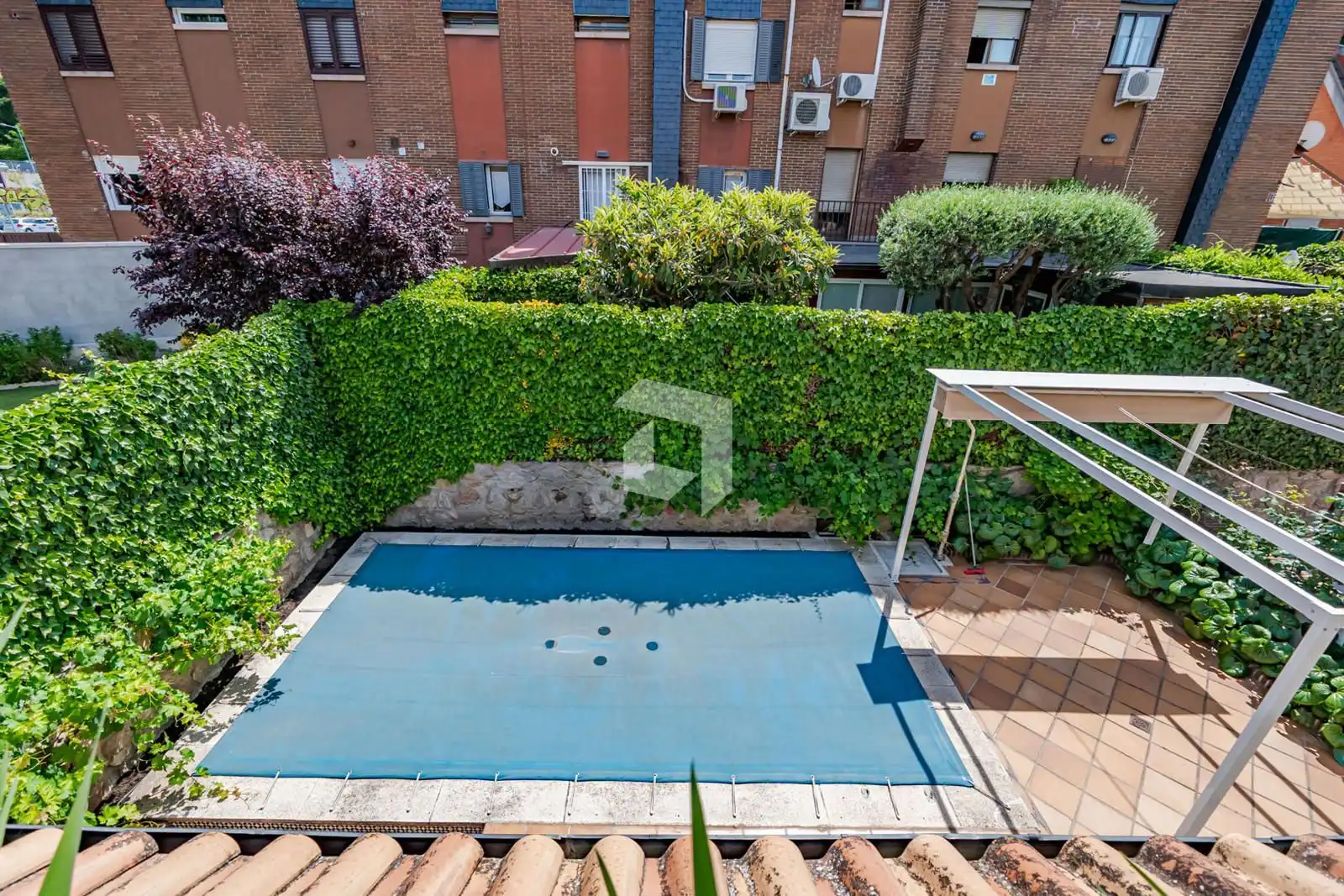 Piscina de Casa adosada en venda en Pozuelo de Alarcón amb Aire condicionat, Calefacció i Jardí privat