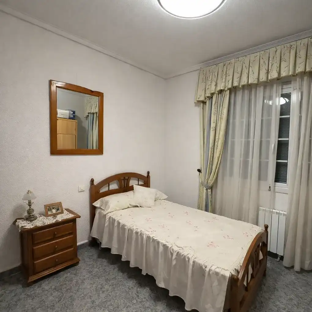 Habitación de Casa adosada en venta en Montearagón con Aire acondicionado, Calefacción y Terraza
