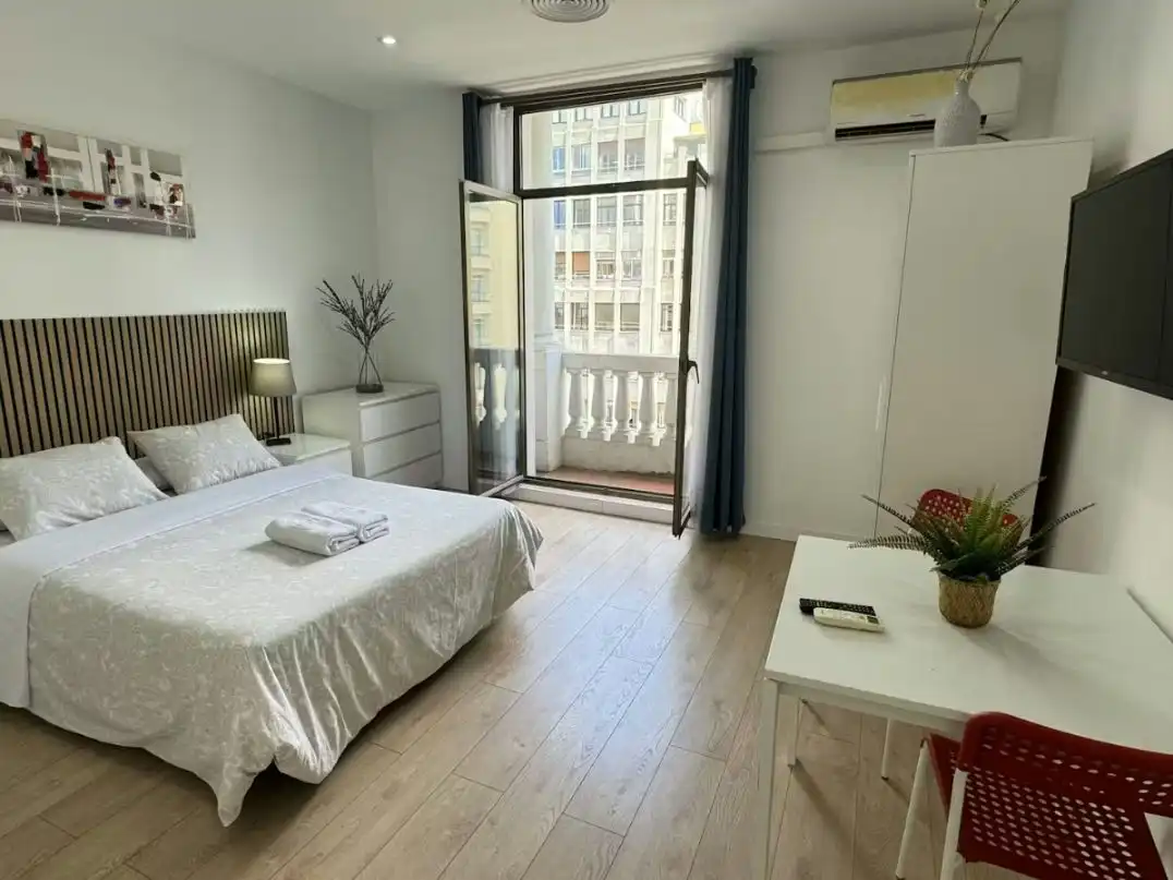Bedroom of Flat for rent in Madrid  with Air Conditioner, Heating and Furnished