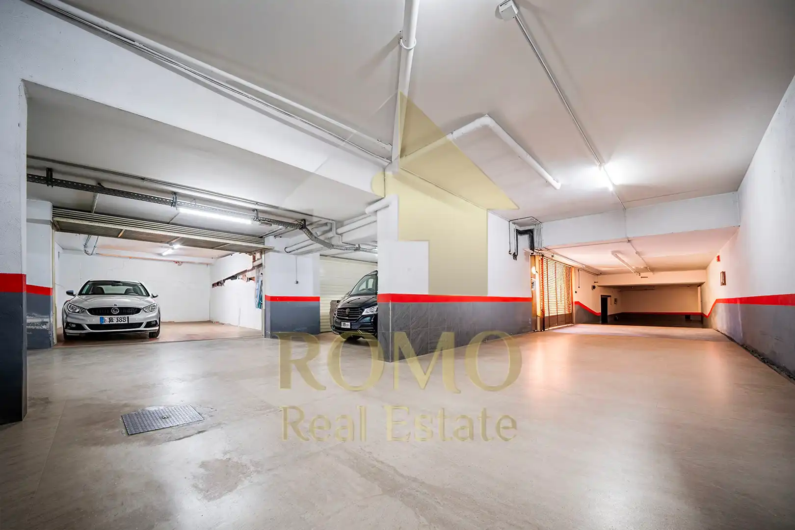 Parking de Casa adosada en venta en Santa Perpètua de Mogoda con Aire acondicionado, Calefacción y Jardín privado