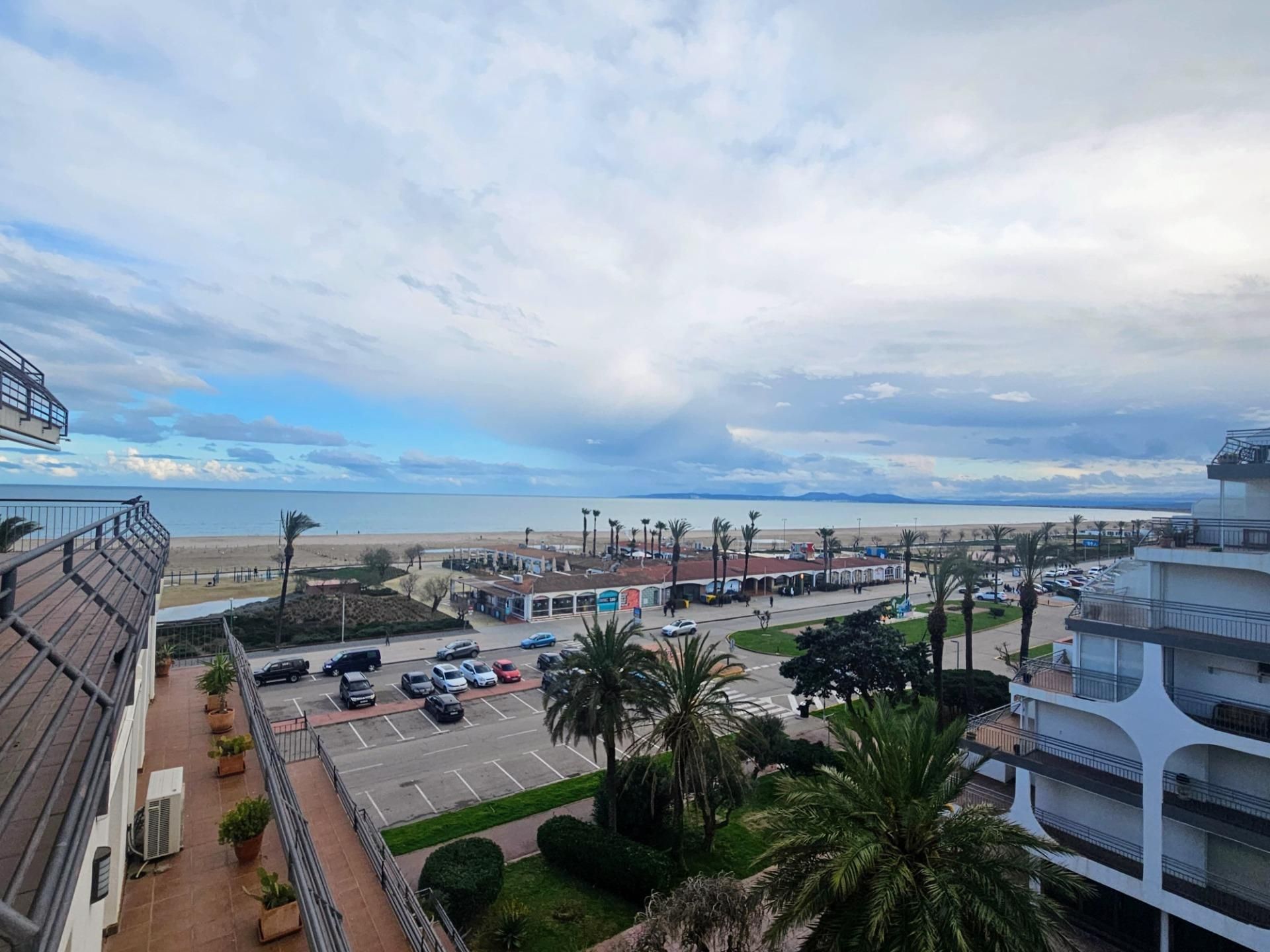 Exterior view of Apartment for sale in Empuriabrava  with Air Conditioner, Heating and Terrace
