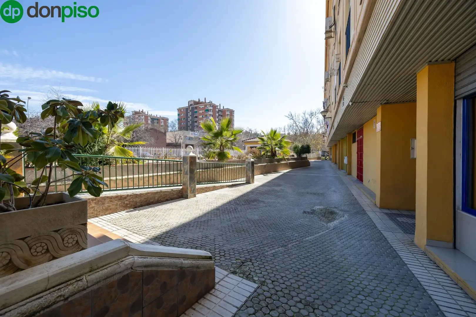 Local en venta en Avenida Avenida Juan Pablo II, 92, Joaquina Eguaras