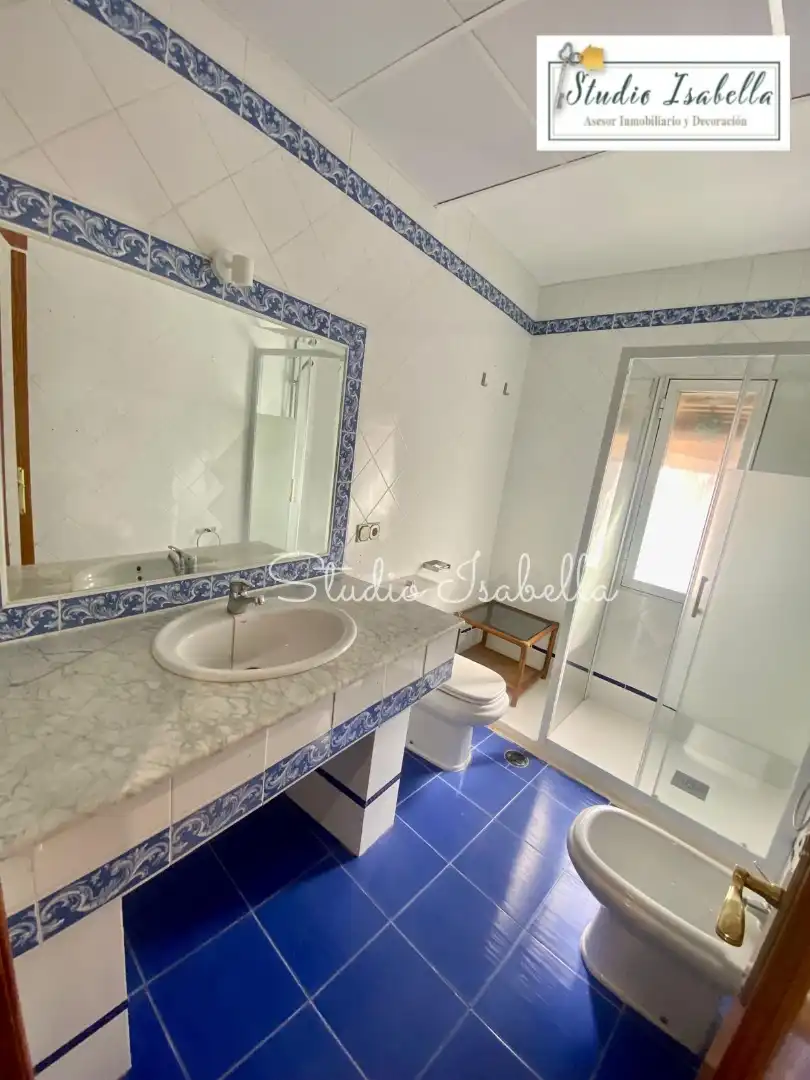 Baño de Piso de alquiler en Toledo con Aire acondicionado, Calefacción y Amueblado