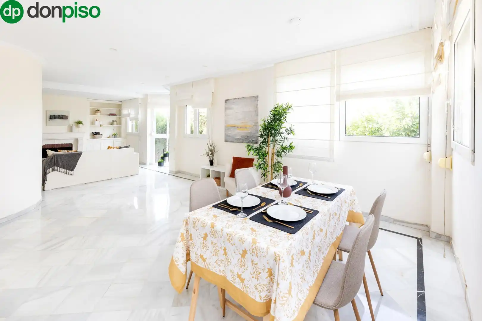Comedor de Casa o chalet en venta en Granada con Aire acondicionado, Calefacción y Jardín privado
