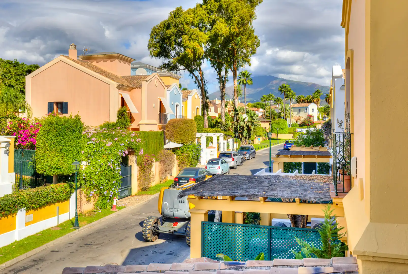 Vista exterior de Casa o chalet en venta en Marbella con Terraza y Piscina comunitaria