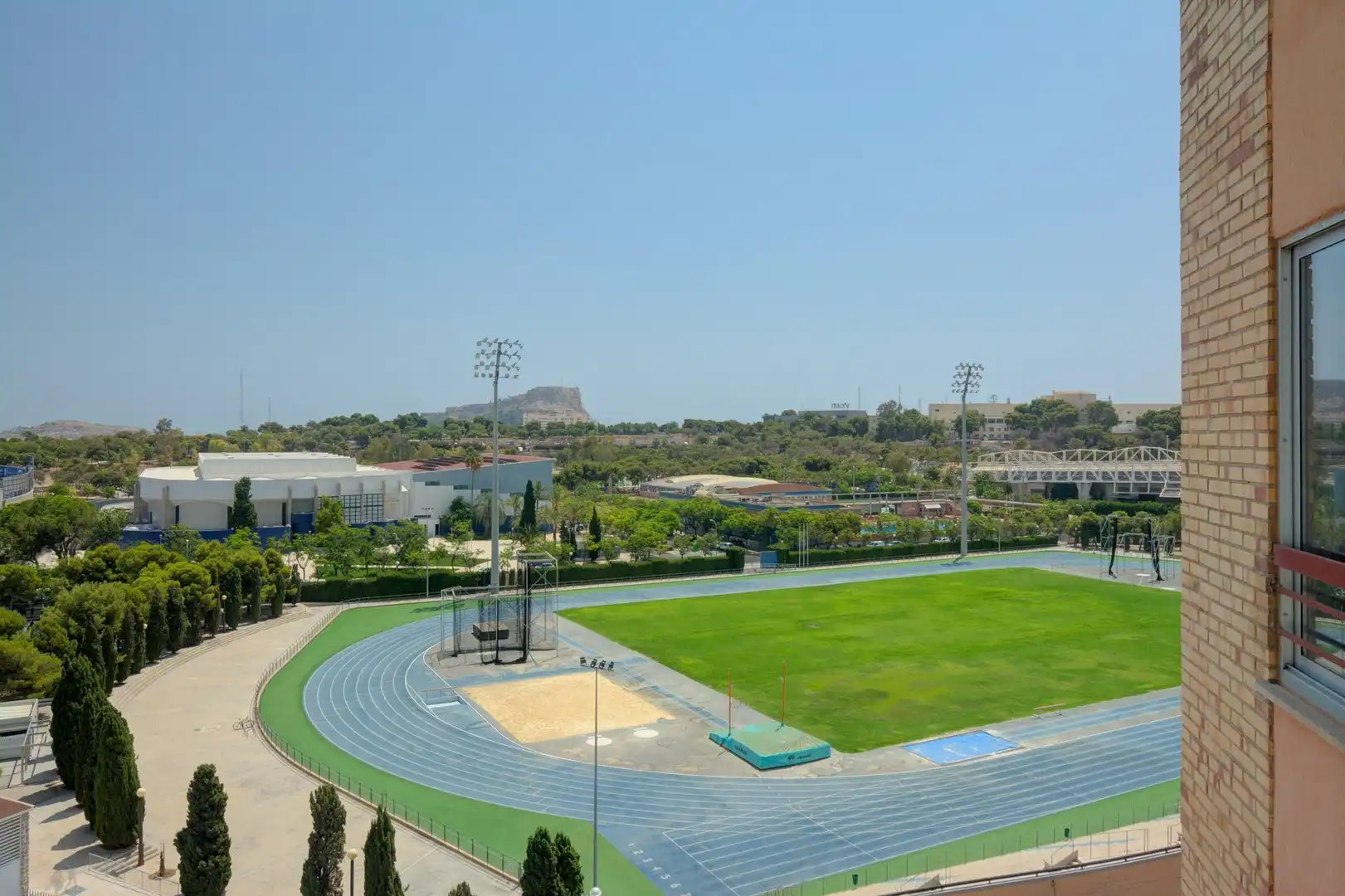 Vista exterior de Pis en venda en Alicante / Alacant amb Aire condicionat i Piscina comunitària