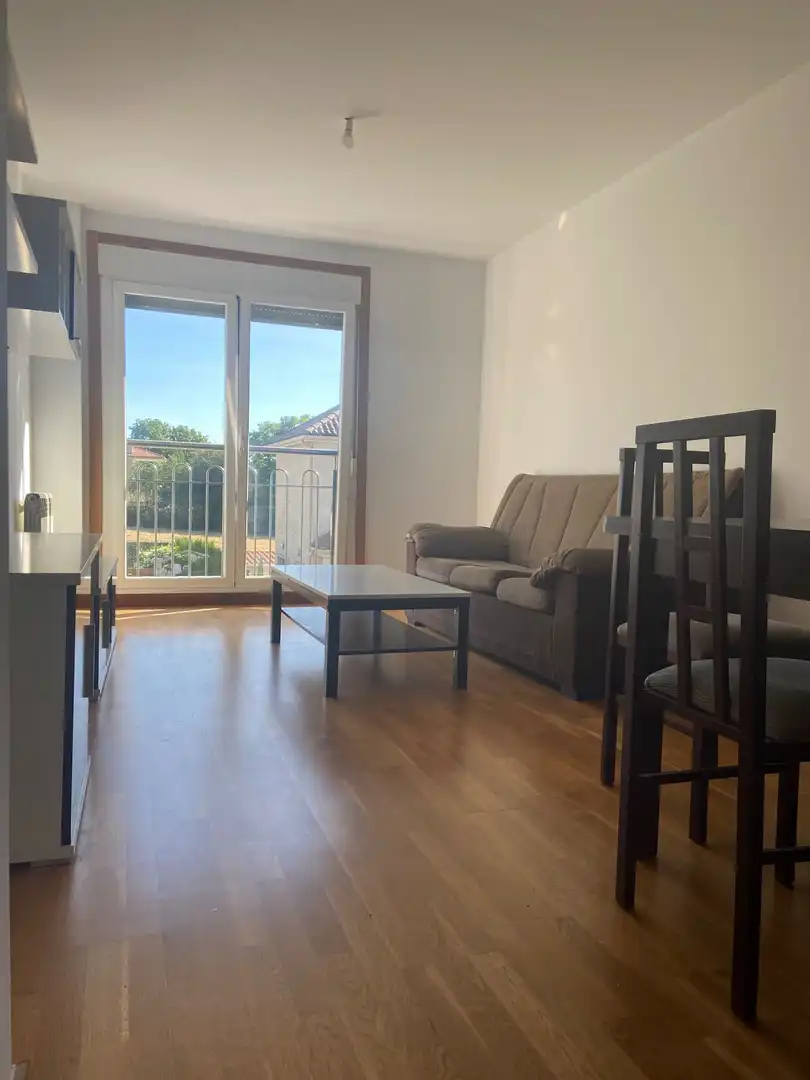 Sala d'estar de Apartament en venda en Lalín amb Calefacció i Moblat