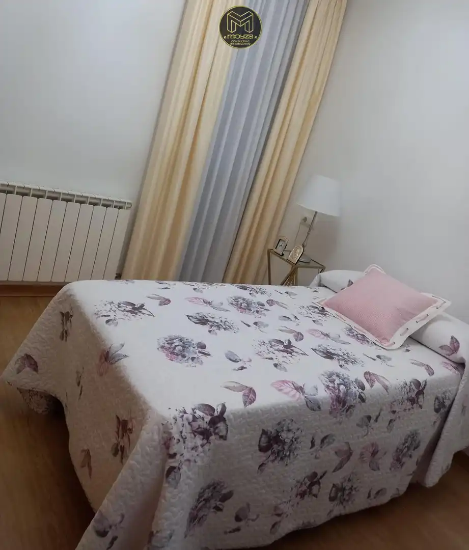 Bedroom of Flat for sale in Bailén  with Air Conditioner, Furnished and Balcony
