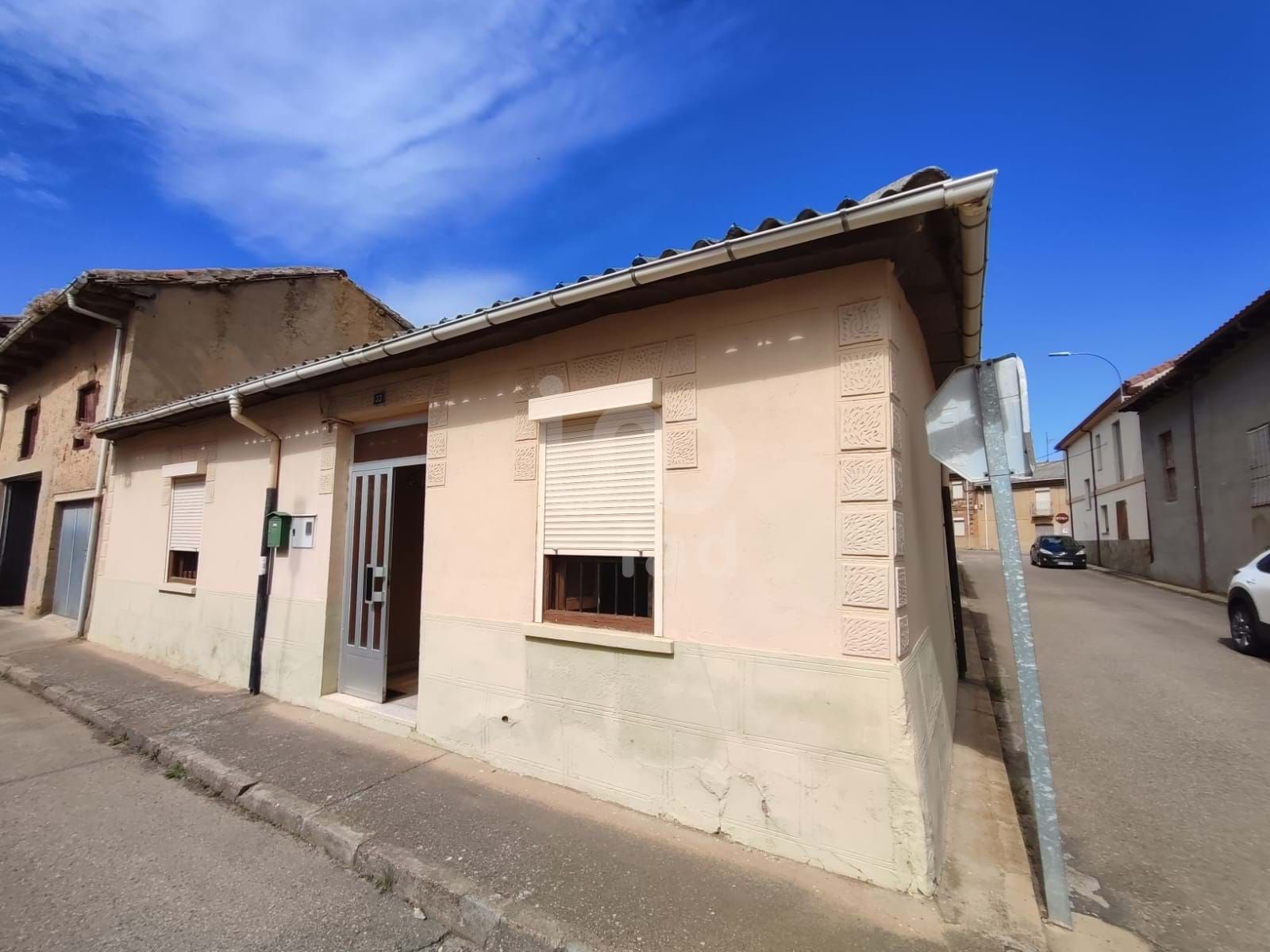 Vista exterior de Casa o xalet en venda en San Justo de la Vega amb Calefacció