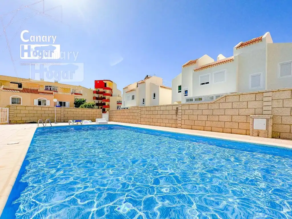 Detached house with terrace for sale in Avenida Kurt Konrad Mayer