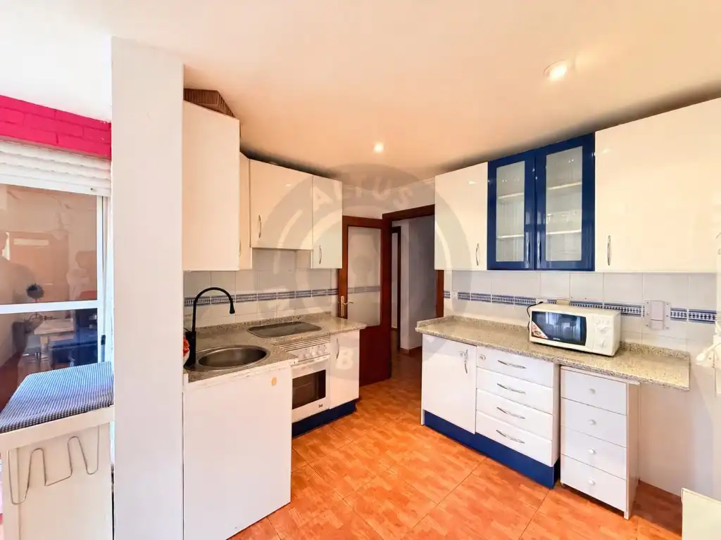 Kitchen of Flat for sale in Cáceres  with Air Conditioner, Terrace and Furnished