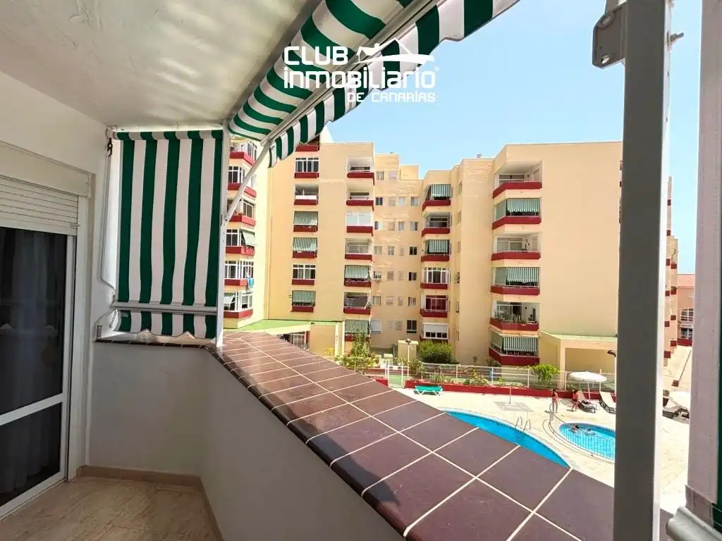 Vista exterior de Pis de lloguer en Adeje amb Terrassa, Moblat i Piscina comunitària