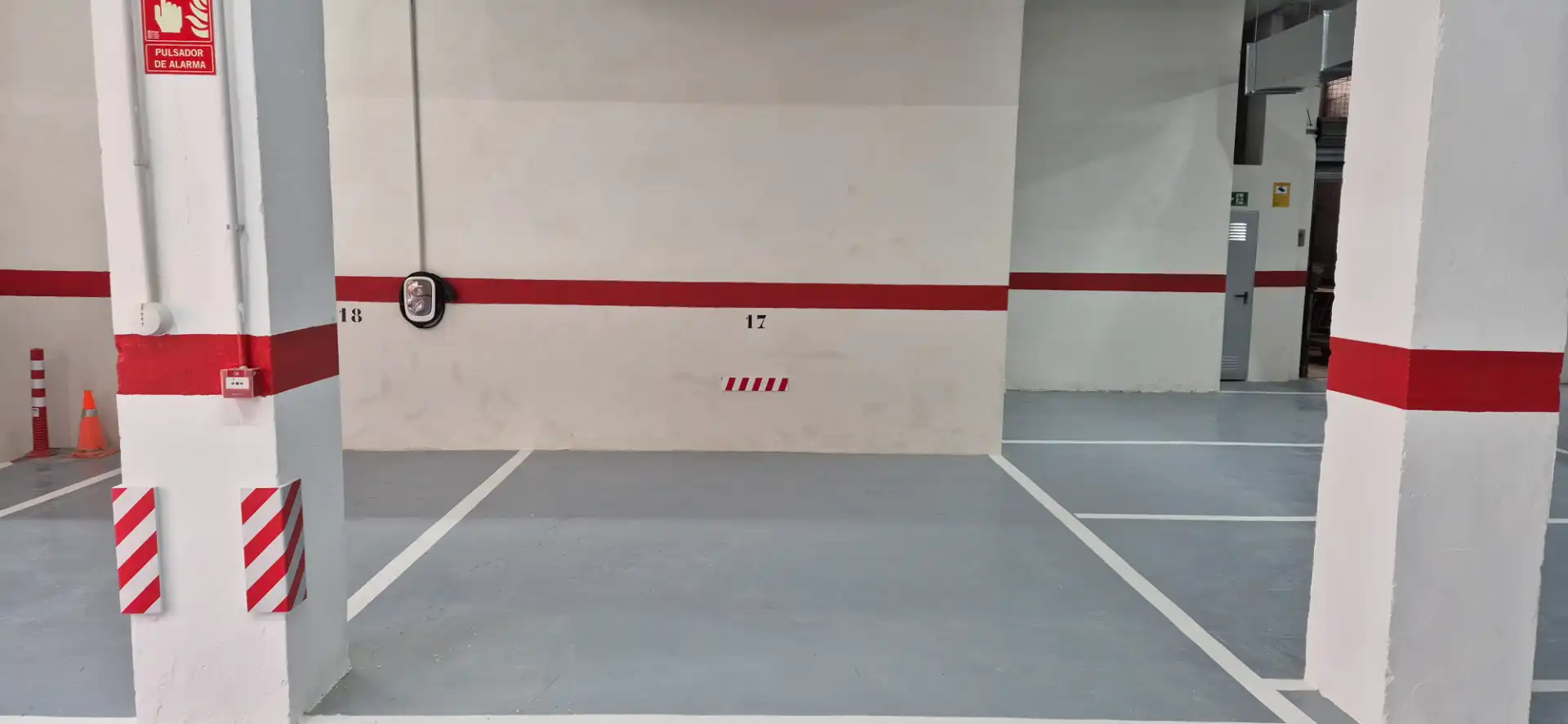 Parking of Garage for rent in Alfafar
