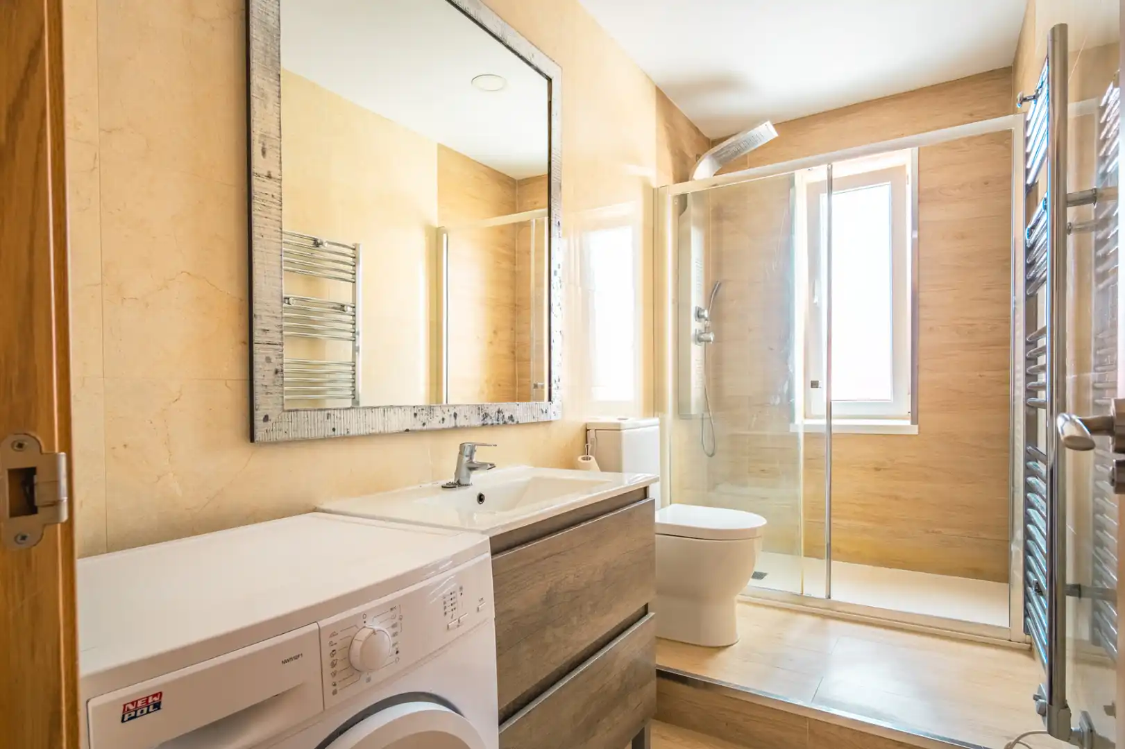 Baño de Piso en venta en Vigo  con Amueblado, Horno y Lavadora