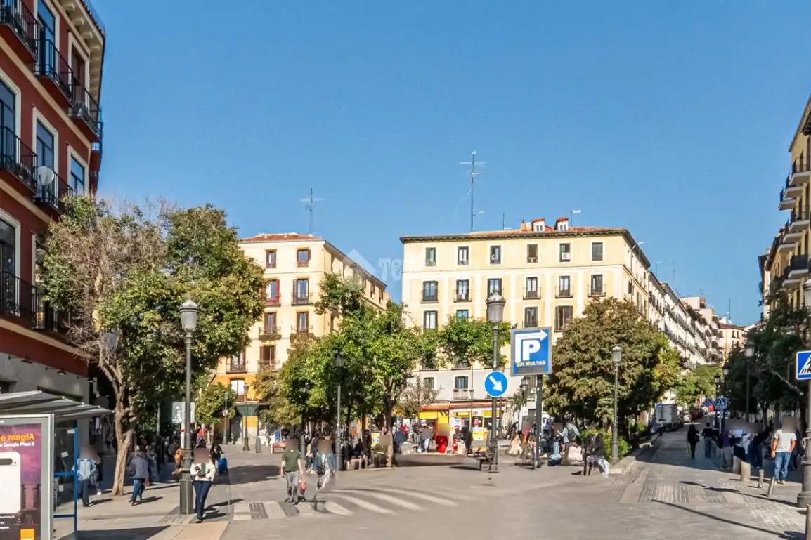 Vista exterior de Estudi en venda en Madrid amb Calefacció