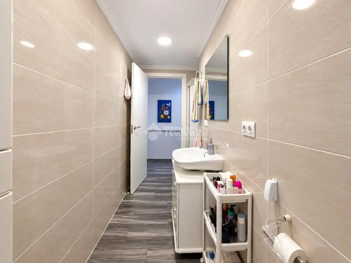 Baño de Piso en venta en Alicante / Alacant con Aire acondicionado