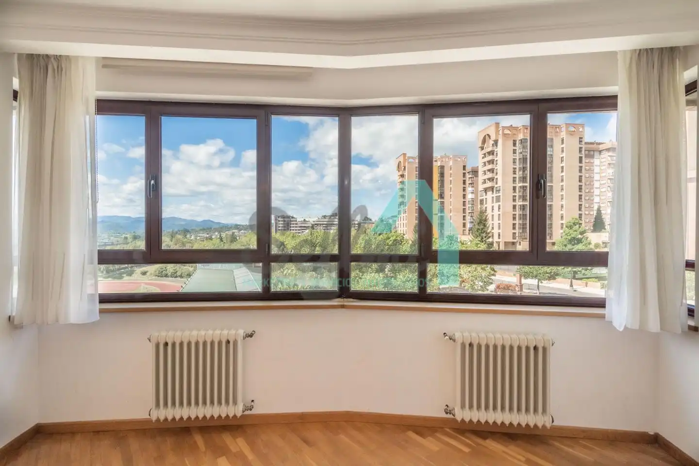 Habitación de Piso de alquiler en Oviedo  con Calefacción, Parquet y Terraza