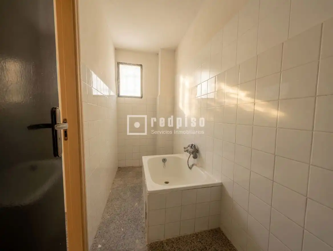 Baño de Piso en venta en Alcorcón con Calefacción, Terraza y Alarma