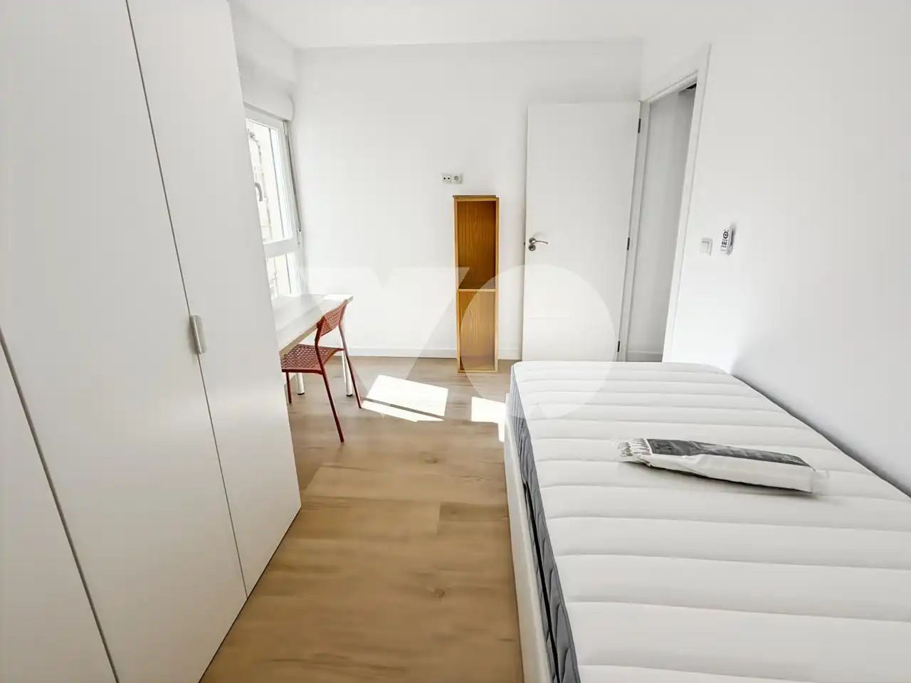 Habitación de Piso para compartir en Madrid con Calefacción y Amueblado