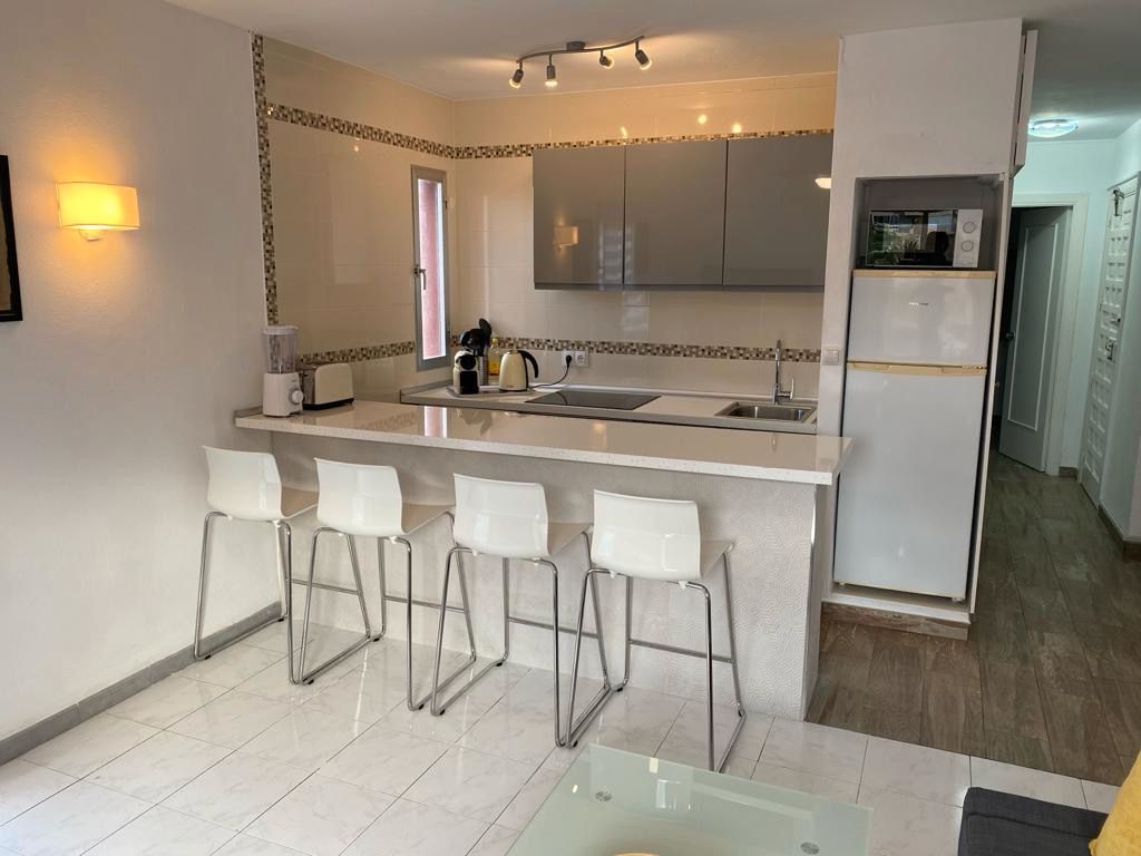 Cuina de Apartament en venda en Benalmádena amb Aire condicionat, Terrassa i Moblat