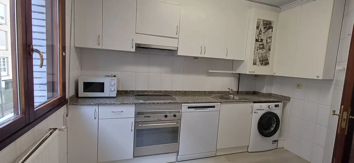 Cocina de Piso de alquiler en Gijón  con Calefacción, Trastero y Piscina
