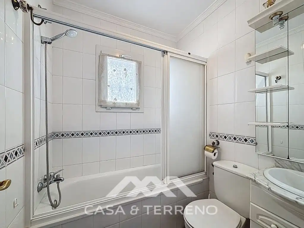 Bany de Casa adosada en venda en Vélez-Málaga amb Aire condicionat, Piscina i Microones