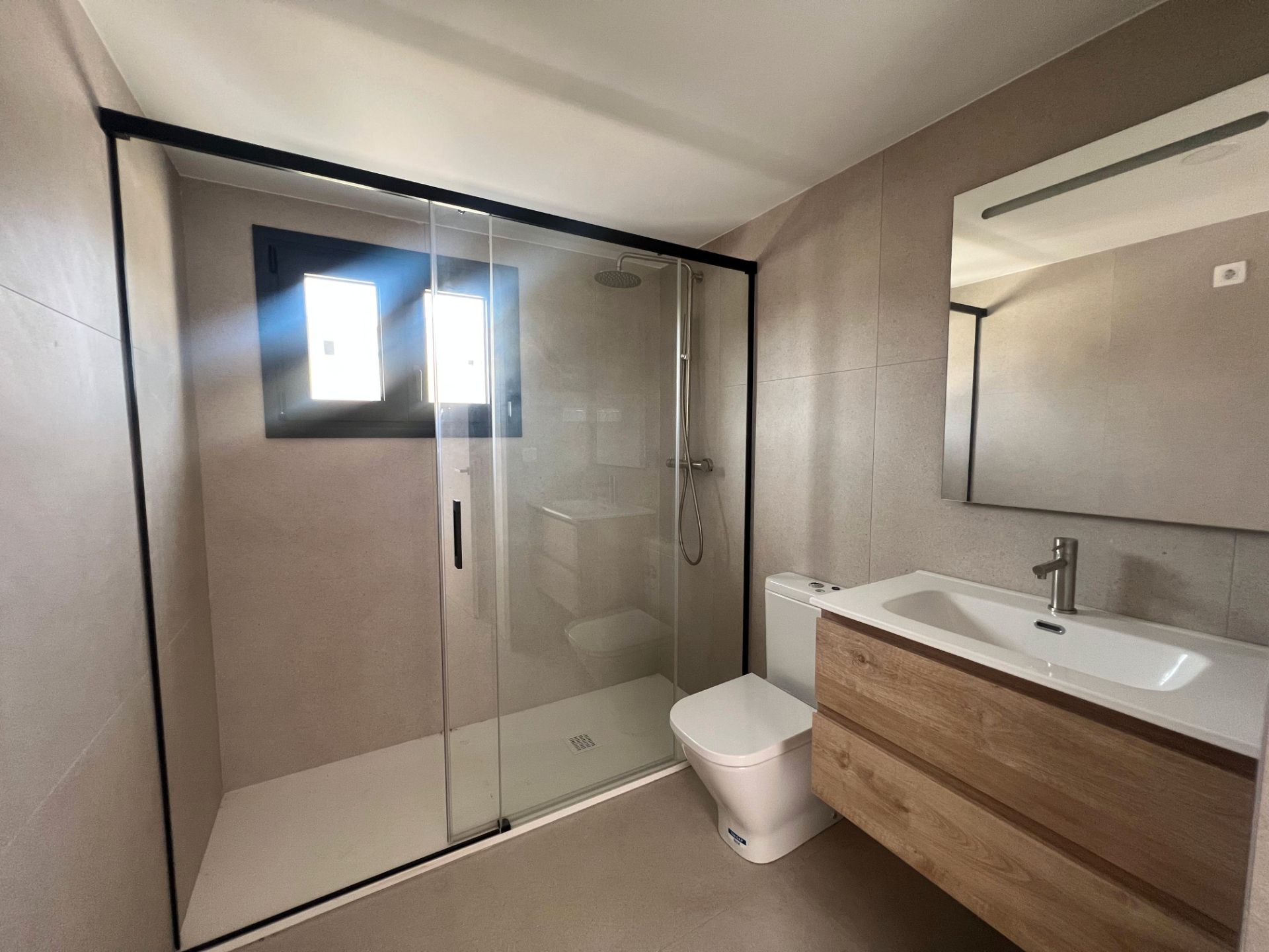 Bathroom of Flat for sale in Gavà  with Air Conditioner, Private garden and Parquet flooring