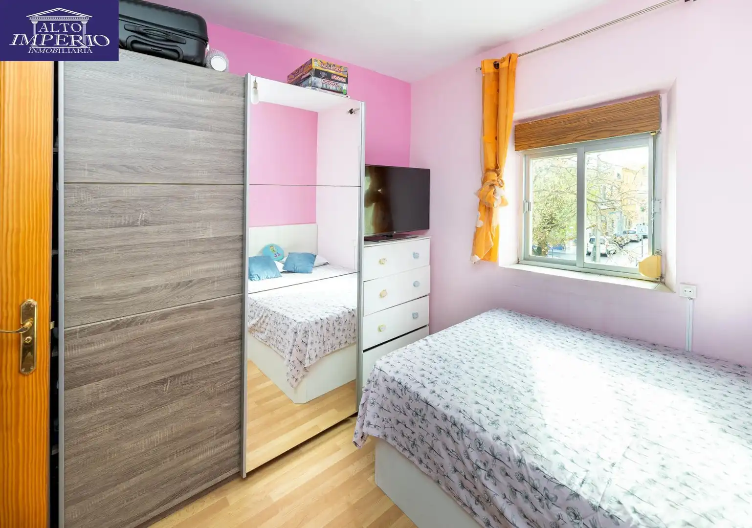 Bedroom of Flat for sale in Granada  with Air Conditioner, Terrace and Balcony