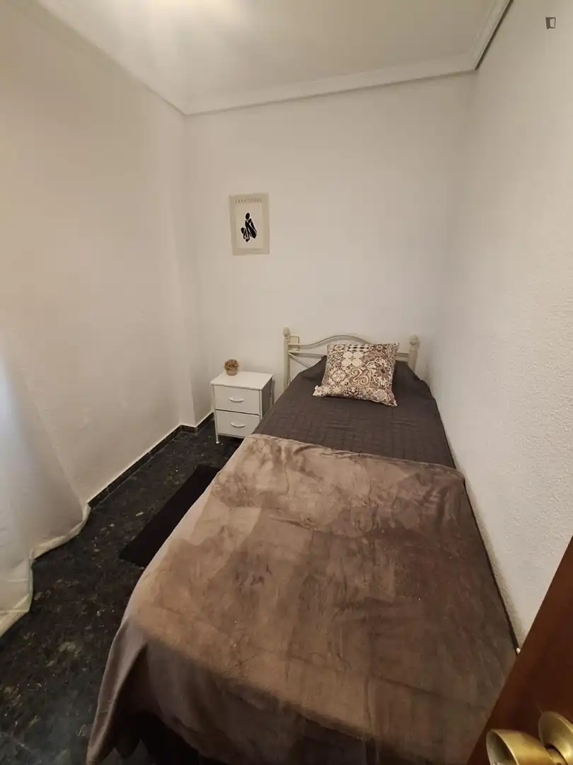 Habitación de Apartamento de alquiler en Moncada con Amueblado, Horno y Lavadora