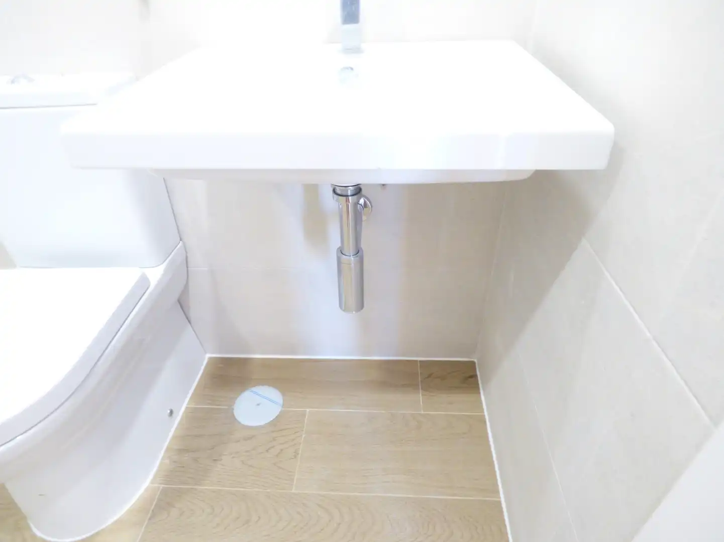Bathroom of Flat for rent in Madrid  with Air Conditioner, Heating and Private garden