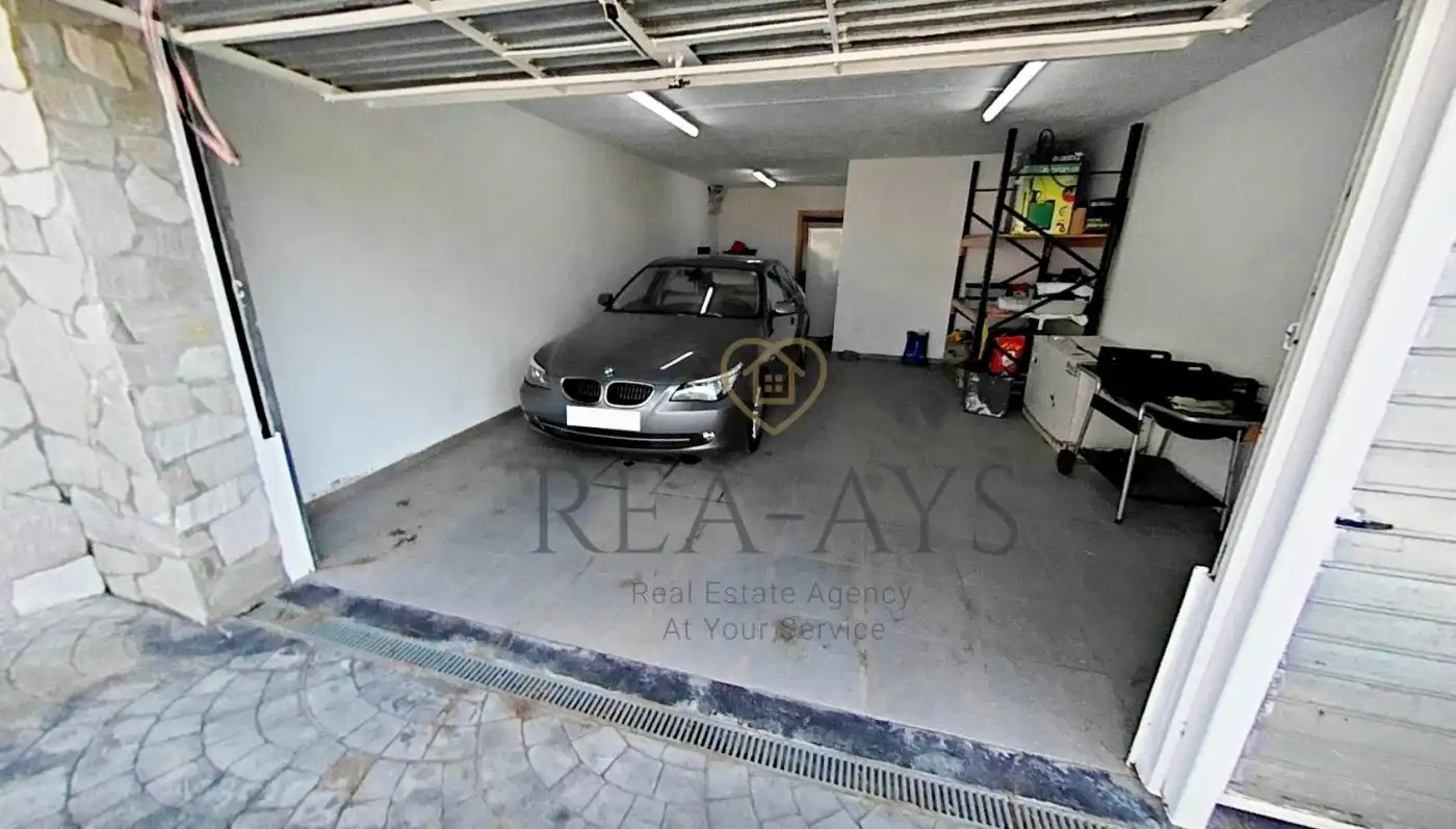 Parking de Casa o chalet en venta en Cervelló con Aire acondicionado, Calefacción y Jardín privado