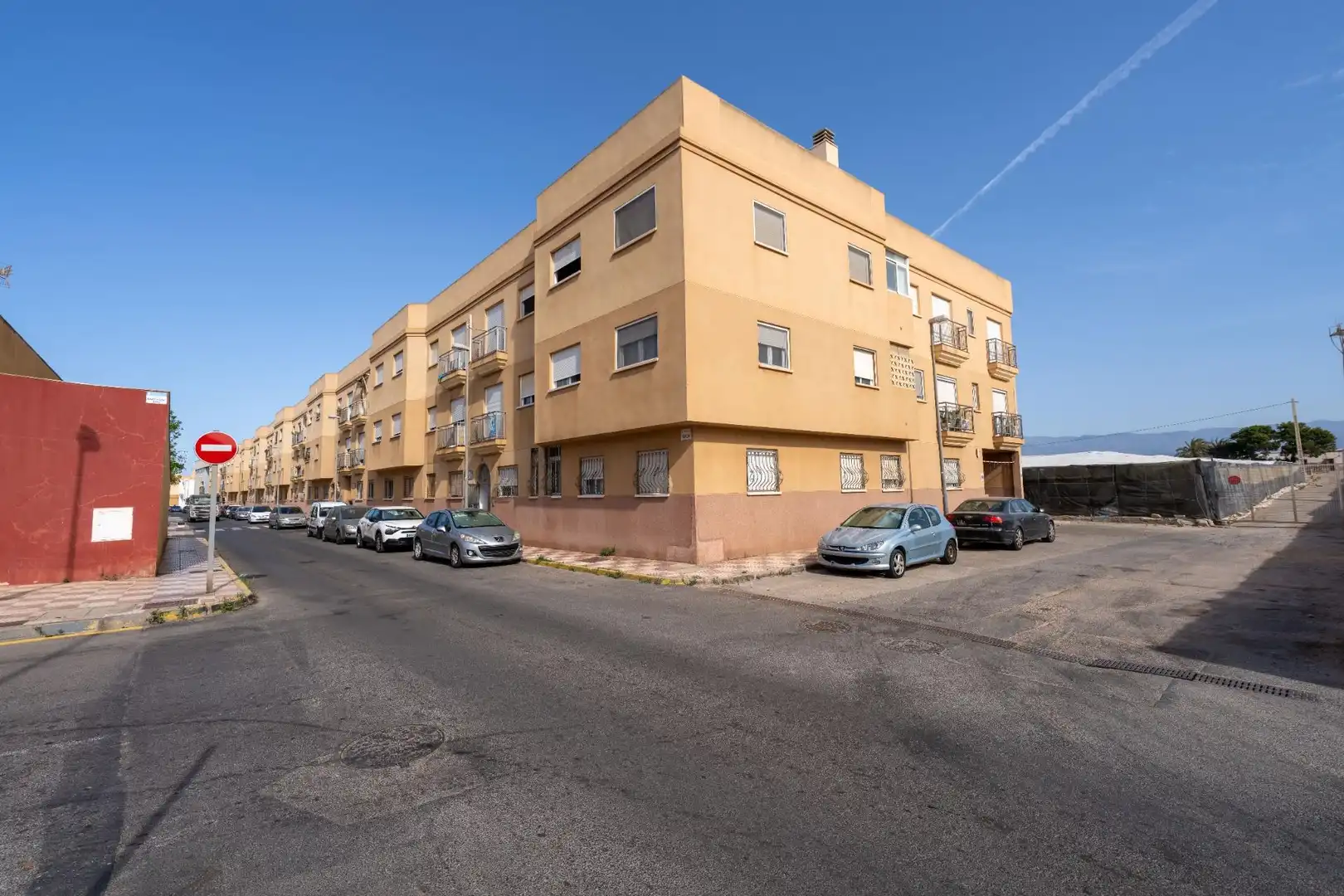 Vista exterior de Pis en venda en Roquetas de Mar amb Balcó