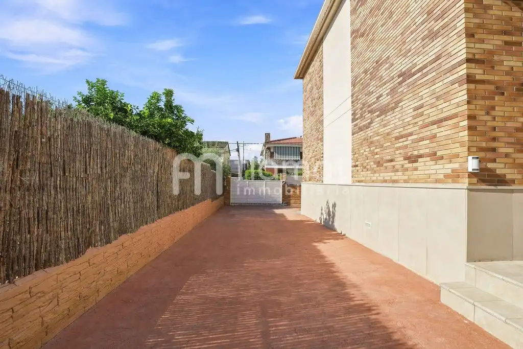 Vista exterior de Casa o xalet en venda en Terrassa