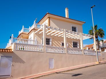 Casa amb balcó en venda a La Mata