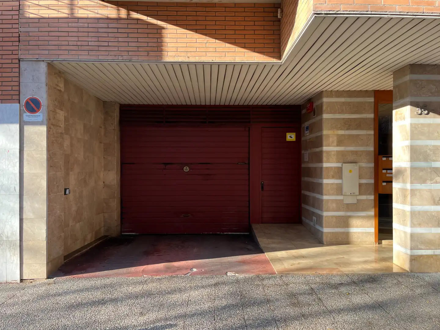 Individual with lift for sale in Carrer de Bernat Boades 31, imagen 3