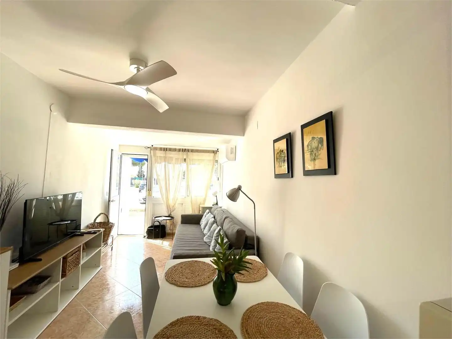 Sala de estar de Apartamento de alquiler en El Rompido con Aire acondicionado y Amueblado