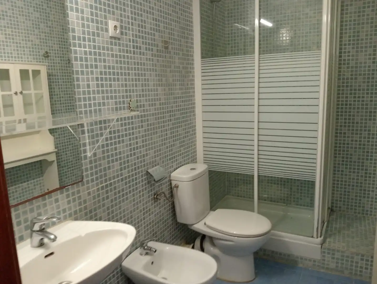 Bathroom of Flat for share in Alcalá de Henares  with Heating, Furnished and Oven