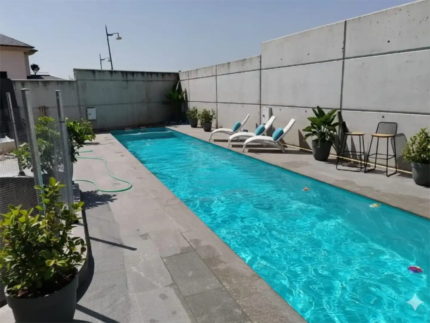 Piscina de Casa o xalet en venda en León Capital  amb Piscina