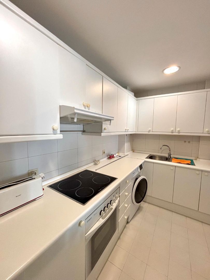 Cuina de Pis en venda en Benalmádena amb Terrassa, Moblat i Piscina comunitària