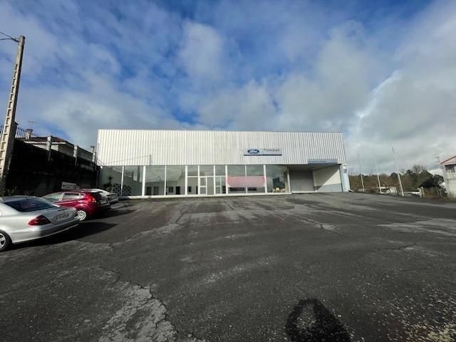 Außenansicht von Fabrikhallen zur Miete in O Carballiño  