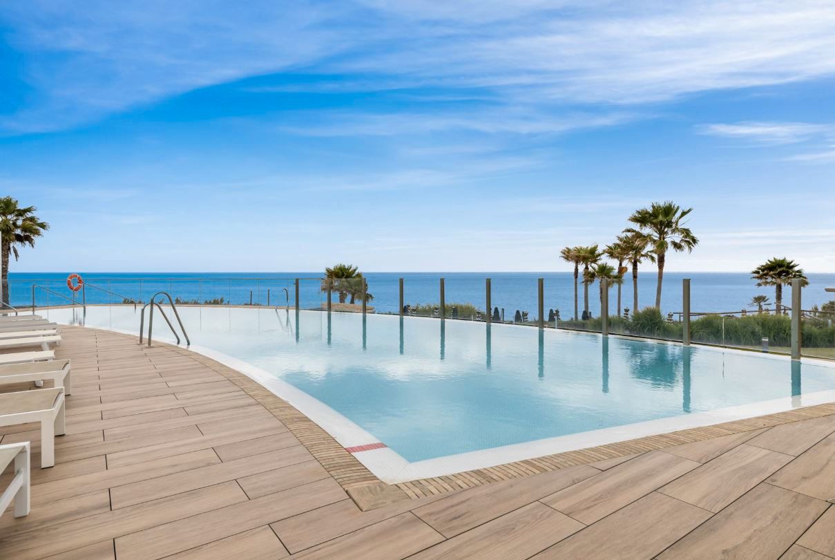 Piscina de Apartament en venda en Estepona amb Aire condicionat, Calefacció i Jardí privat