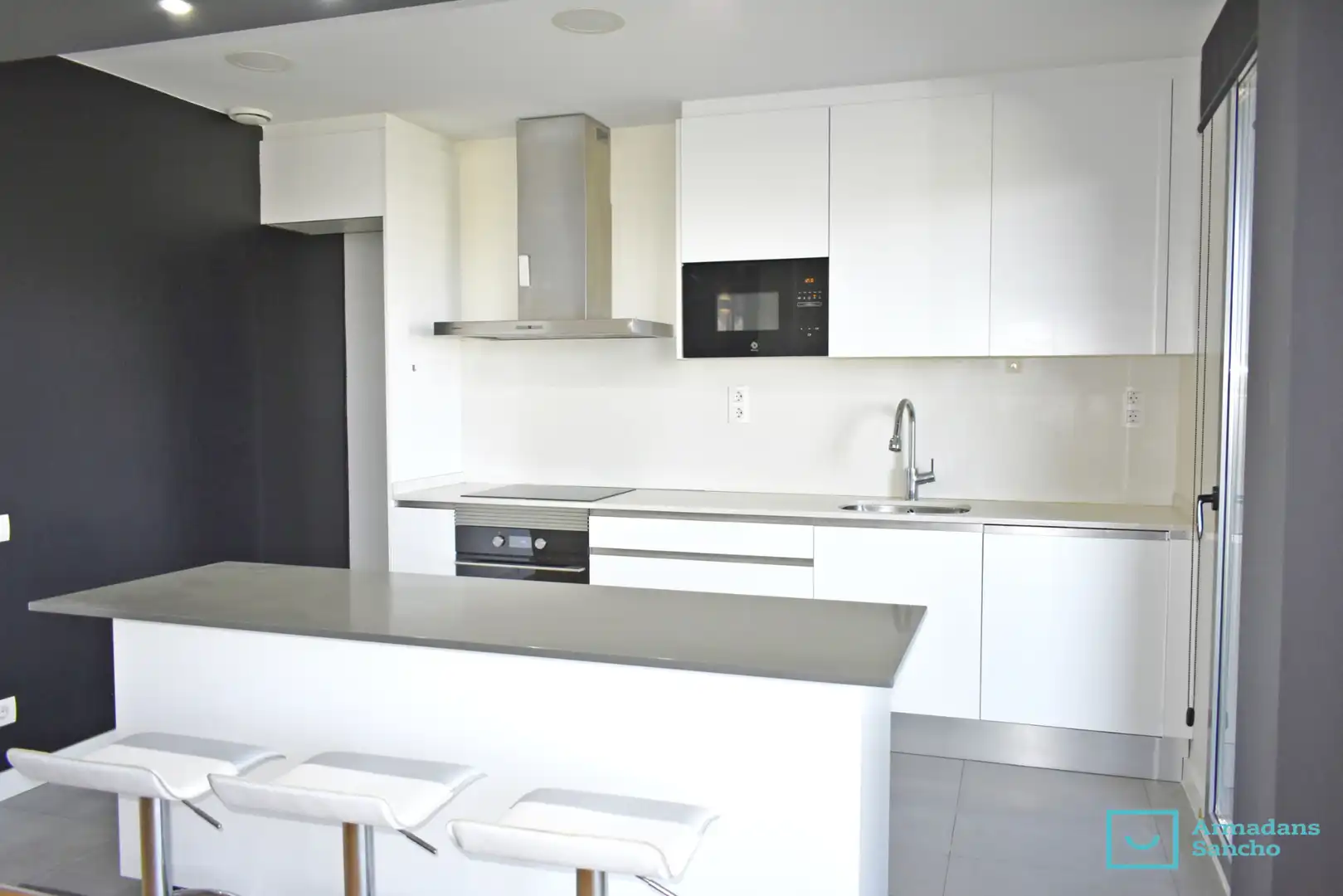 Kitchen of Duplexes for rent in Tiana  with Air Conditioner, Parquet flooring and Terrace